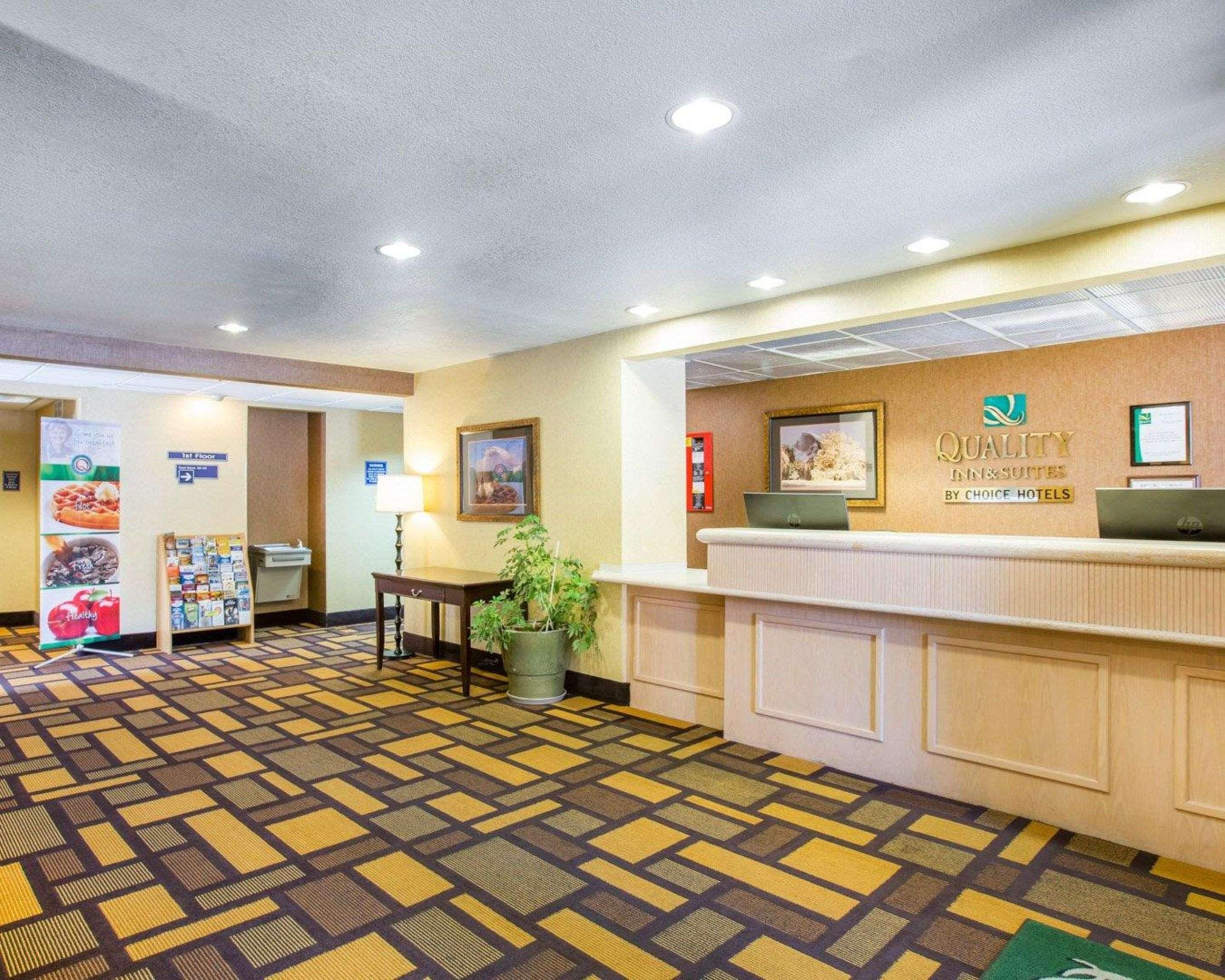 Quality Inn & Suites Weed Exterior photo